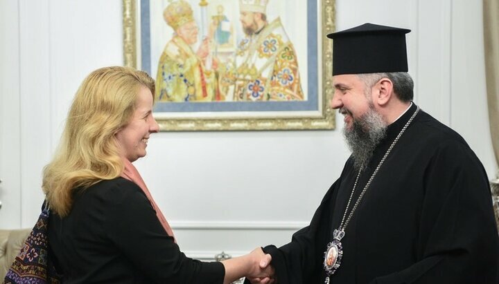 Глава Госэтнополитики Елена Богдан и глава ПЦУ Епифаний. Фото: facebook.com/dess.gov.ua