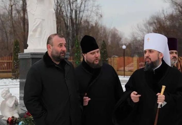 Петровский (крайний слева) с Сергеем Думенко на открытии памятника в 2018 году. Фото: ukraine-inform.com