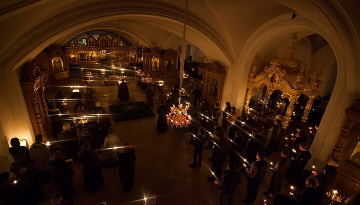 Читання 12 Євангелій Страстей Христових. Фото: valaam.ru