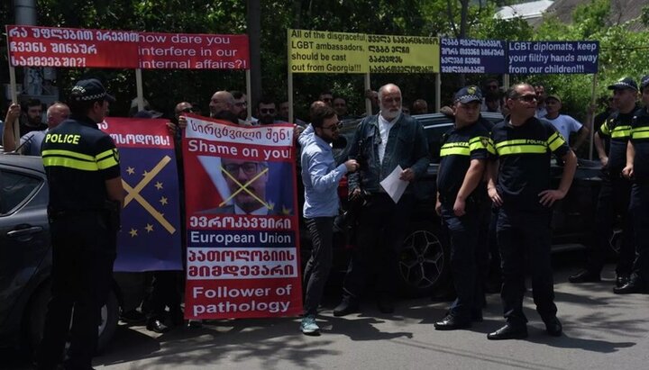 В Тбилиси прошел митинг против навязывания Грузии либеральных ценностей. Фото: Sputnik / Stringer