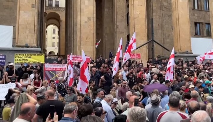 В Грузії противники ЛГБТ та євроінтеграції провели масову акцію