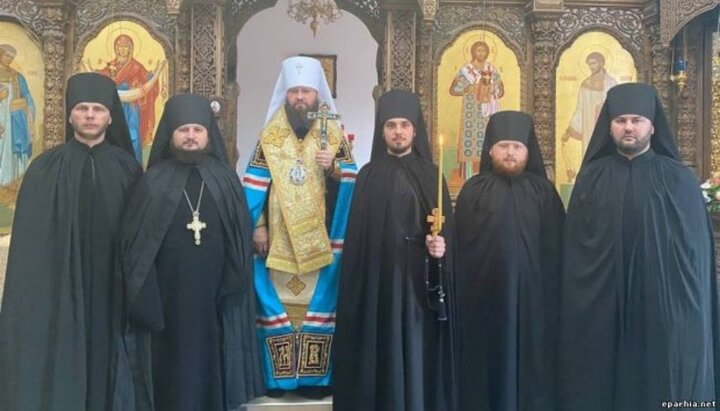 Митрополит Каменской и Царичанский Владимир совершил монашеский постриг над клириком Преображенской мужской монашеской общины. Фото: пресс-служба Каменской епархии УПЦ