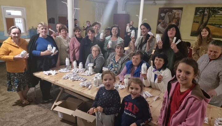 Жители города Колки Волынской области получили лекарства от «Фавора». Фото: Telegram-канал фонда