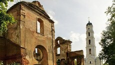 На руїнах білоруського монастиря проступив нерукотворний лик Христа