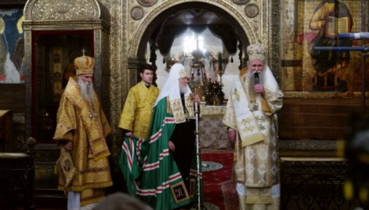 Митрополит Иоанникий сослужил Патриарху Кириллу в Московском кремле. Фото: священник Игорь Палкин