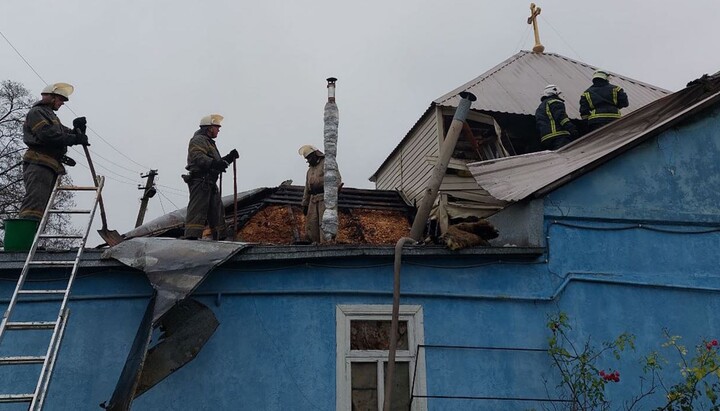 Спасатели ликвидировали пожар в храме Рождества Пресвятой Богородицы в Андреевке. Фото: ГУ ГСНС Украины в Харьковской области