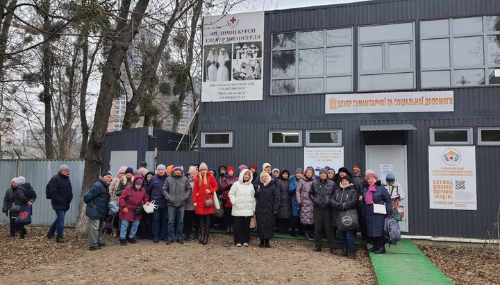 В Киеве Социальный отдел УПЦ раздал нуждающимся гуманитарные наборы