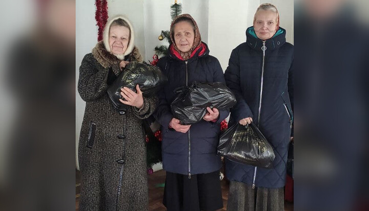 Мешканці прифронтових міст Донецької області. Фото: facebook.com/lesyamedvid