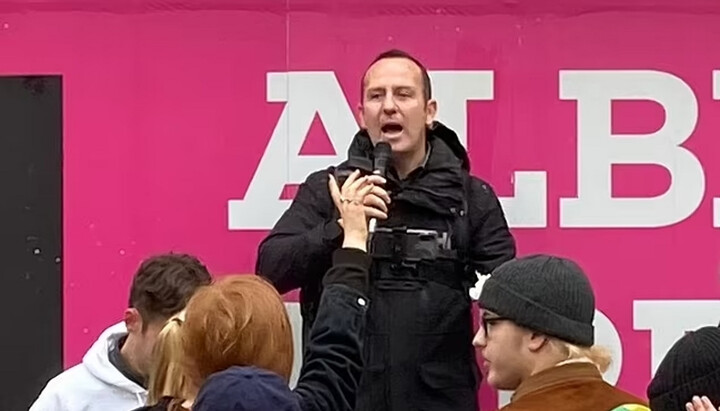 В Англии проповедника арестовали за то, что он назвал трансгендера мужчиной