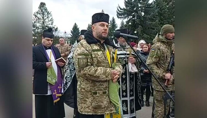 "Священник" ПЦУ Роман Грищук. Фото: скриншот видео ФБ-страницы Грищука
