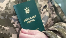 Водителя автобуса, перевозившего верующих УПЦ в Почаев, вызвали в военкомат