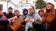 Парафіянки УПЦ: Щоб не допустити захоплення Лаври, ми приїхали з-за кордону