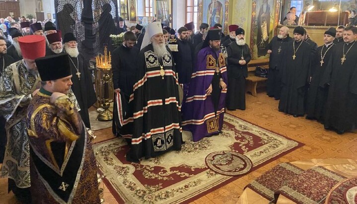 Нового архиерея духовенству представил митрополит Каменец-Подольский Феодор. Фото: СПЖ