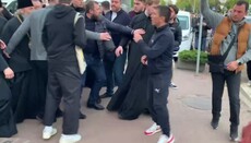 Под Лаврой группа радикалов пыталась напасть на Блаженнейшего Онуфрия