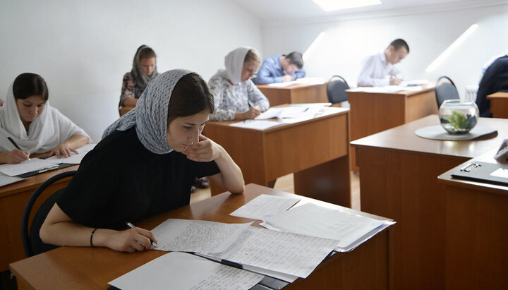 Вступний іспит у Кам'янець-Подільському іконописному духовному училищі. Фото: lukicon.wixsite.com