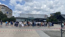 In Bucha, people in shorts "transfer" UOC church to OCU