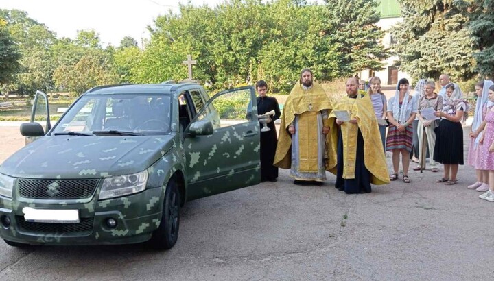 Освящение автомобиля для ВСУ от Черниговской епархии УПЦ. Фото: orthodox.com.ua