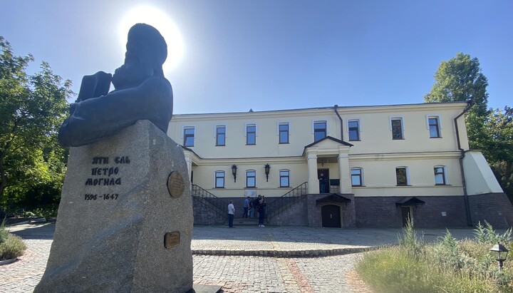 Здание КДАиС в Киево-Печерской лавре. Фото: страница заповедника «Киево-Печерская лавра» в Facebook