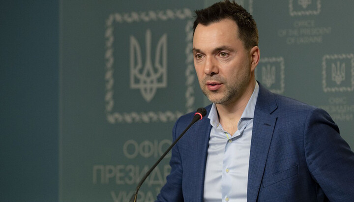На Западе в шоке от атаки властей на УПЦ, – Арестович
