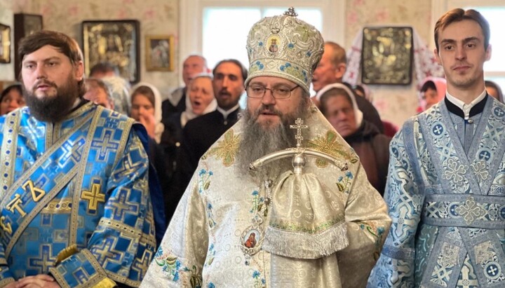 Правящий архиерей Нежинской епархии УПЦ митрополит Климент совершил литургию в поселке Линовица. Фото: orthodox.cn.ua
