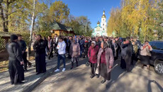 "Shame!" Thousands of devotees push back security forces from UOC Monastery