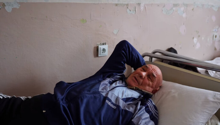 Oleh Slobodianyk, a victim of an attack by OCU raiders on a monastery in Cherkasy. Photo: a video screenshot of the YouTube channel "Cherkasy Blahovisnyk"