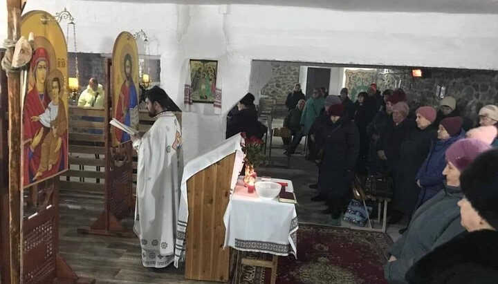 У Подільську укриття ліцею переробили в церкву УГКЦ, батьки обурені