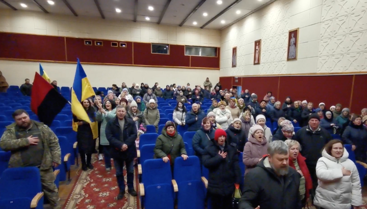 В Обухові клірики ПЦУ провели збори за «перехід» Покровського храму УПЦ