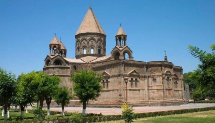 Резиденция католикоса всех армян в Эчмиадзине. Фото: armenpress.am
