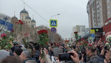 People chant "No to war" at Navalny's funeral in Moscow