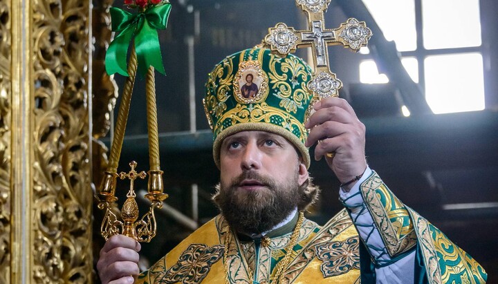 Net comments on OCU service at Lavra's Trinity Church: "Museum performance"