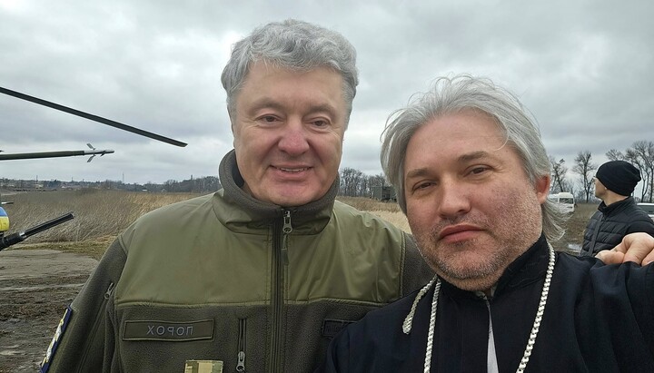 Олександр Дедюхін (праворуч) разом із П. Порошенком. Фото: ФБ Дедюхіна