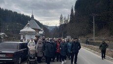 В Усть-Путиле прихожане проголосовали за верность УПЦ