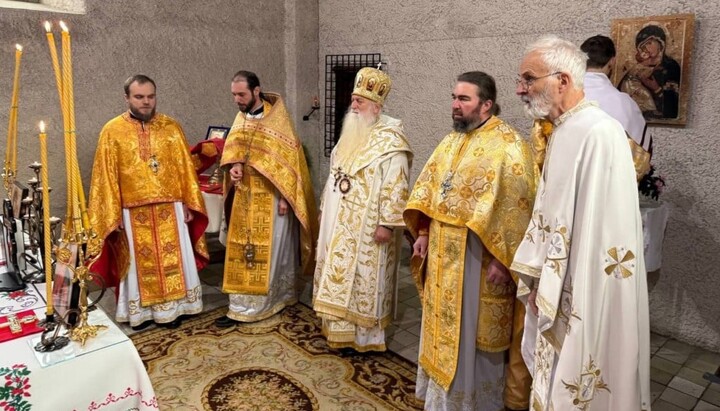 Літургія на Миколаївській парафії УПЦ у французькому місті Безансон. Фото: ВЗЦЗ УПЦ