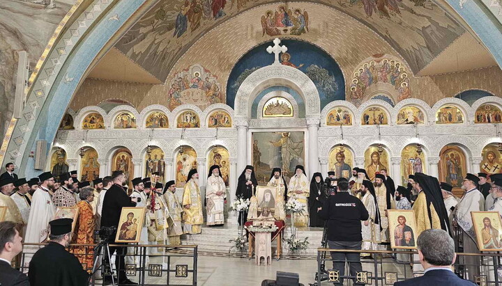 Hierarchs of the Local Churches at the memorial service in Tirana. Photo: UOJ