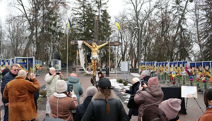 The statue of Christ, created from Russian munitions, is covered in gold and weighs around one tonne. Photo: Bohodukhiv District Council website