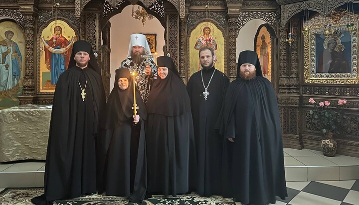 Στον ναό του συγκροτήματος του Καθεδρικού Ναού Αγ. Νικολάου στην πόλη Καμενσκόε τελέστηκε μοναστική κουρά. Φωτογραφία: Επισκοπή Καμενσκόε
