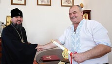 Κτηνίατρος από επιτροπή ελέγχου λειψάνων κάτοχος βραβείων της OCU