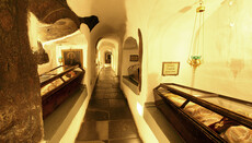 Lavra abbot: I am sure the caves will open soon