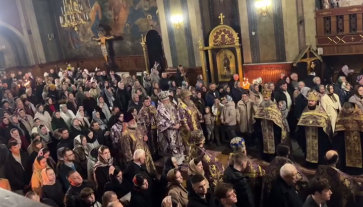 Vespers at the Holy Spirit Cathedral led by Metropolitan Meletiy. Photo: Screenshot from Orthobuk video