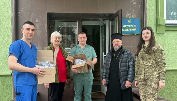 Parishes of the UOC’s Western European Vicariate donated funds to a military hospital. Photo: UOC DECR