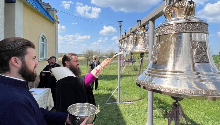 Освящение колоколов для храма в честь иконы Божией Матери «Нечаянная Радость» г. Каменское. Фото: Каменская епархия