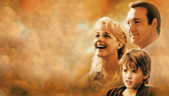 A poster of the film "Pay It Forward". Photo: TMDB