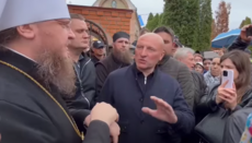 Cherkasy mayor tells believers how to pray to be allowed into the church
