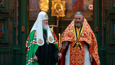 Patriarch Kirill awards priest for crawling through a pipe in Sudzha
