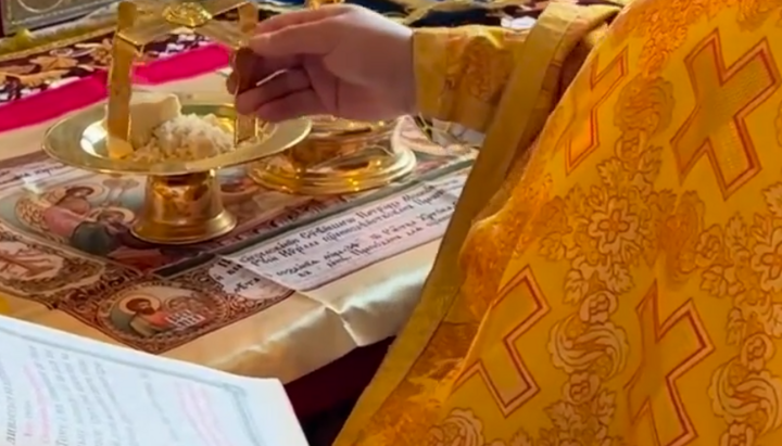 Why does OCU cleric serve on an antimins from Patriarch Kirill?