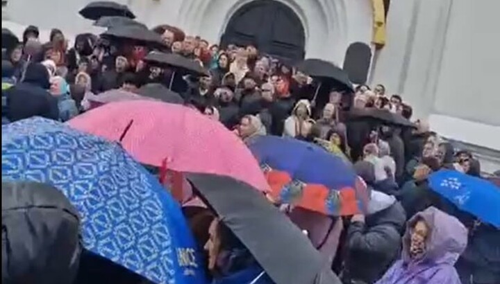 У Вараші віряни УПЦ відстояли свій собор