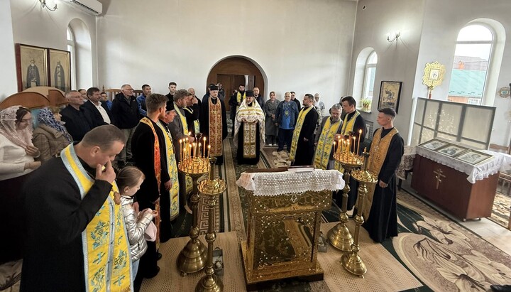 На "подячній молитві" в Кам'яному прихожан майже не було. Фото: Фейсбук Грищука