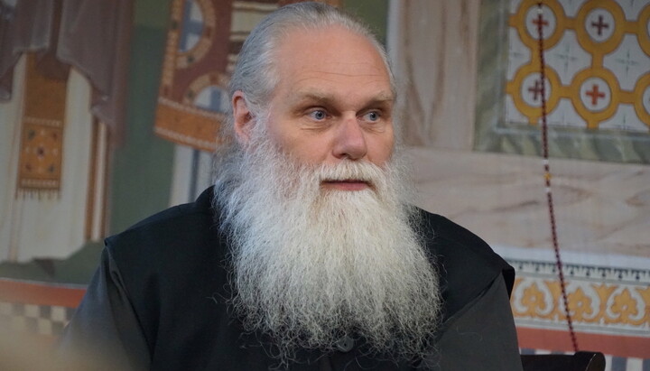 Ηγούμενος της Μονής της Αγίας Τριάδας στο Μπουχάγκεν, Σχι-Αρχιμανδρίτης Ιωάννης. Φωτογραφία: СПЖ