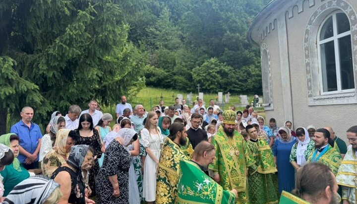 Освящение Престола в Свято-Духовском храме села Чабин. Фото: Мукачевская епархия